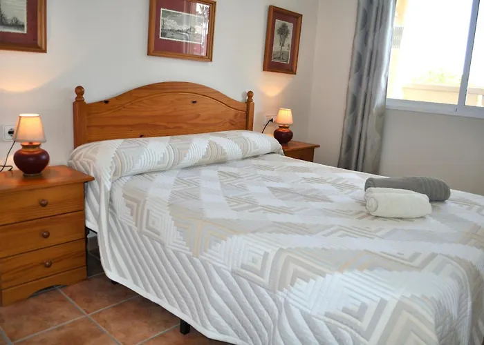 Appartement Dania, 2 By Bookindenia *